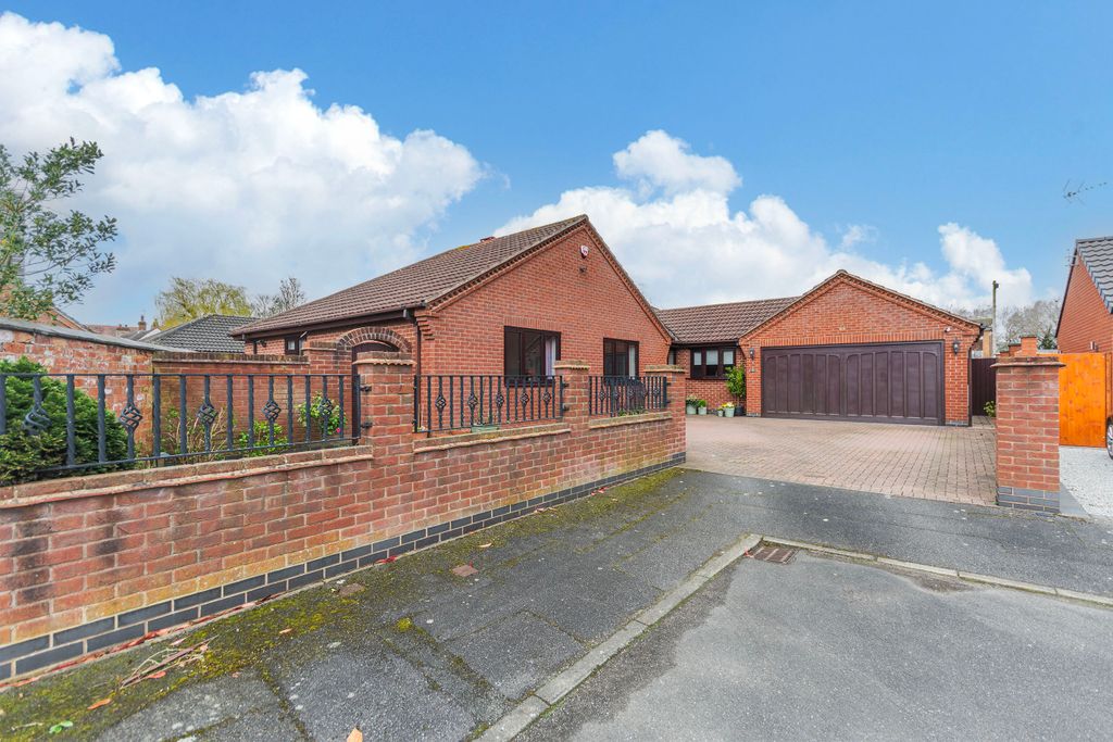 Property photo 1 of 26