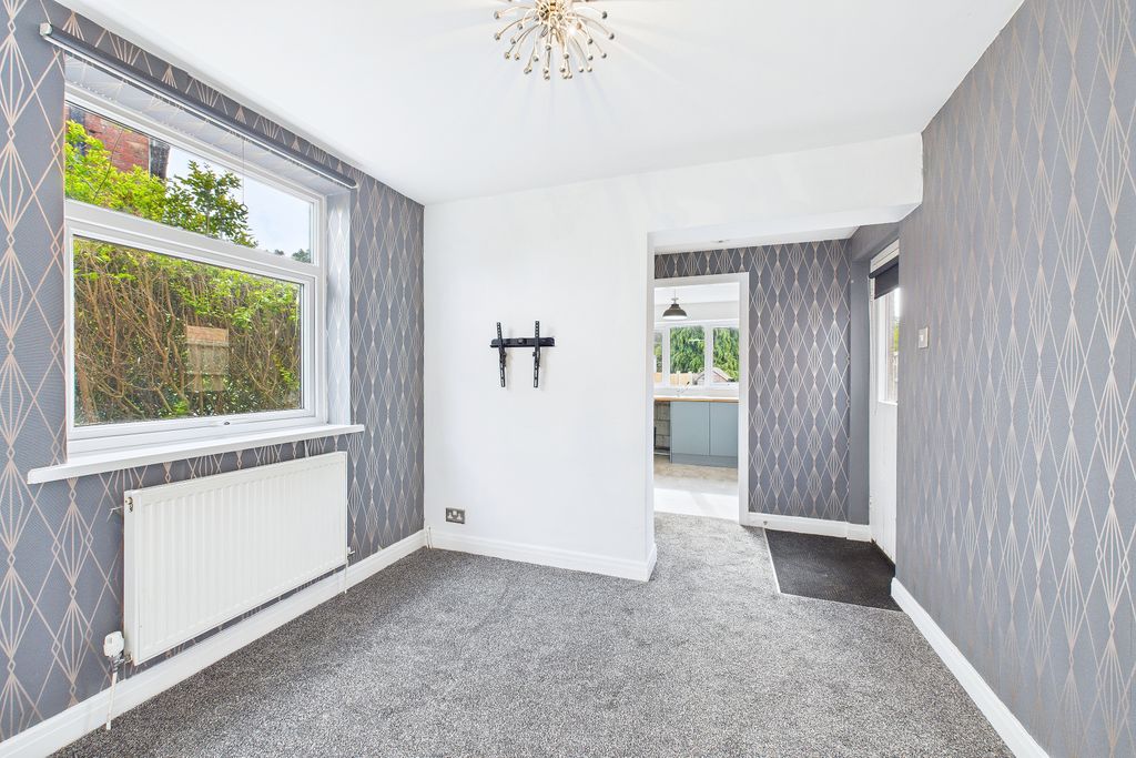 Property photo 3 of 11 Dining Room