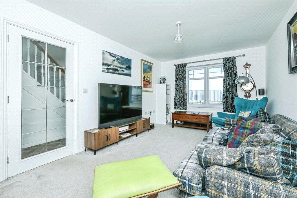 Property photo 3 of 16 Lounge
