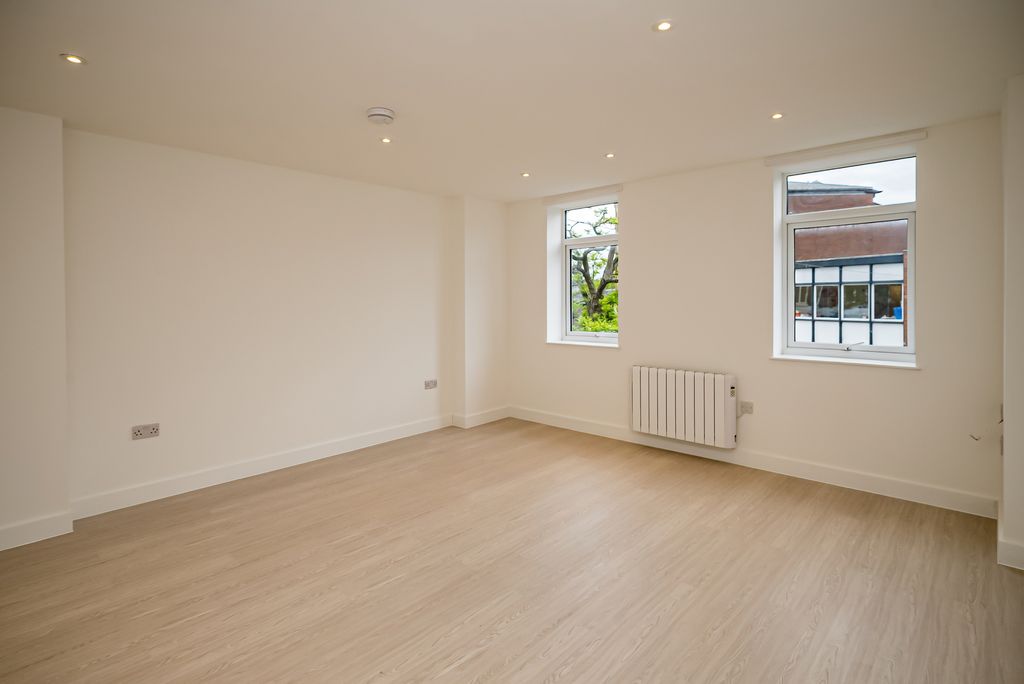 Property photo 2 of 6 Flat 7-27