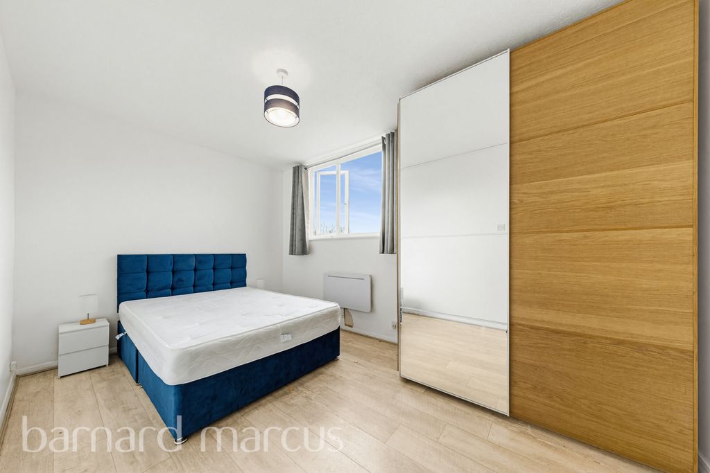 Property photo 3 of 7 Bedroom 1