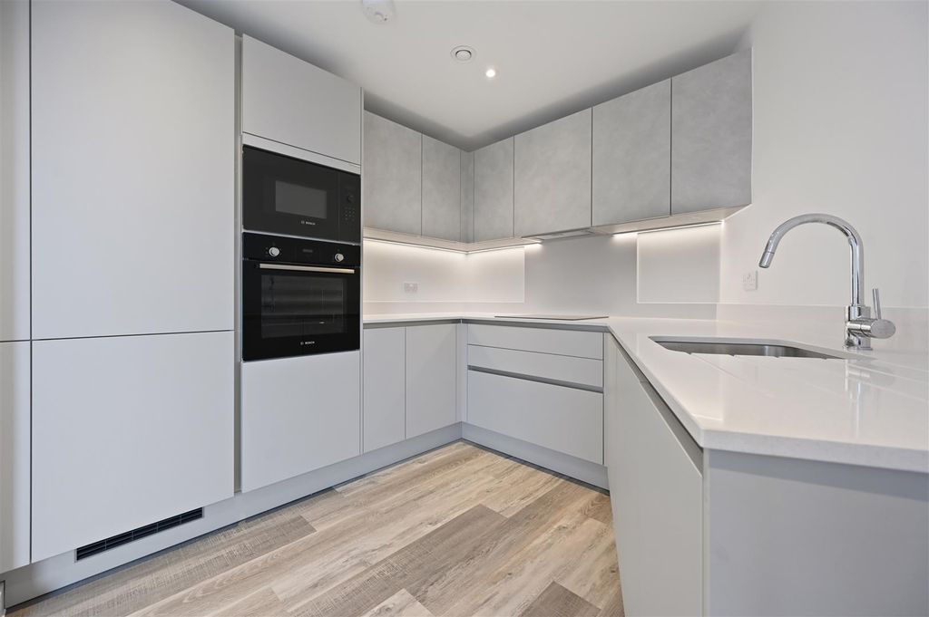 Property photo 3 of 7 Crc- Bejoux Court- Flat 5 - Kitchen 3 (1).Jpg