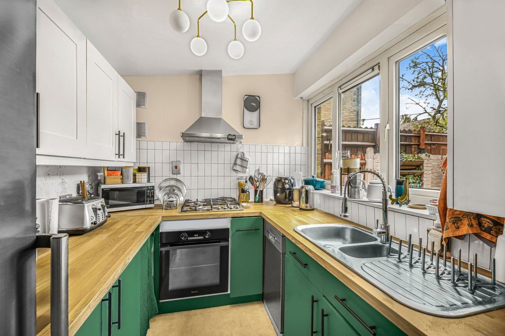 Property photo 3 of 11