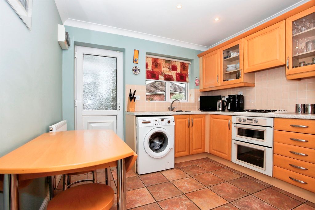 Property photo 3 of 17 Kitchen / Breakfast Room