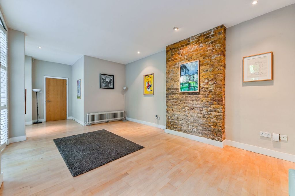 Property photo 2 of 24