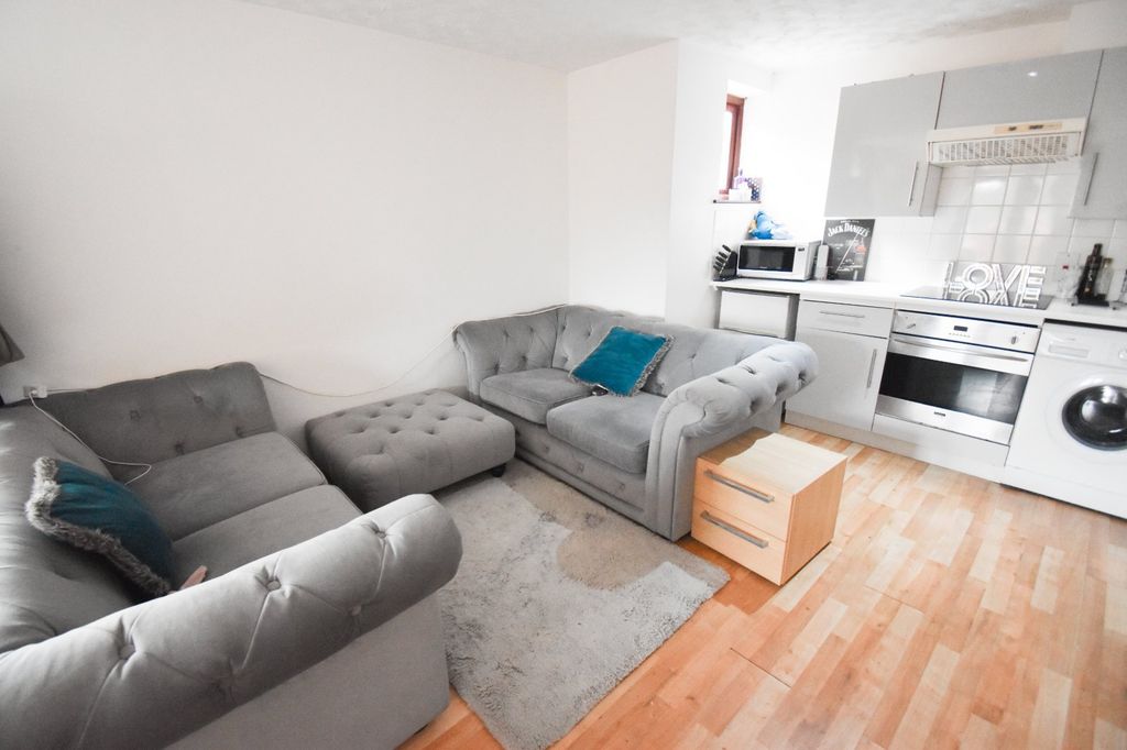 Property photo 3 of 8 Living/Kitchen Room