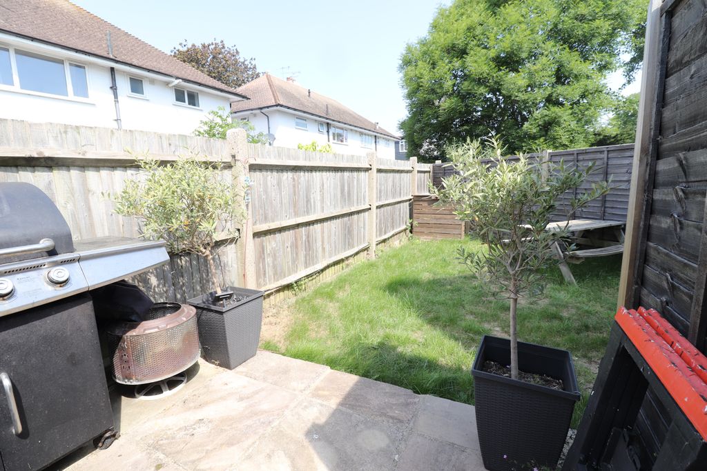 Property photo 3 of 8 Garden
