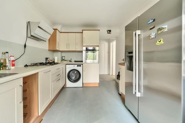 Property photo 3 of 12 Kitchen