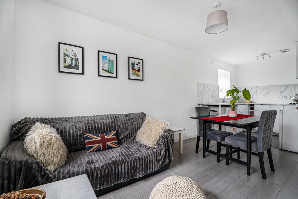 Property photo 3 of 14 Living Room