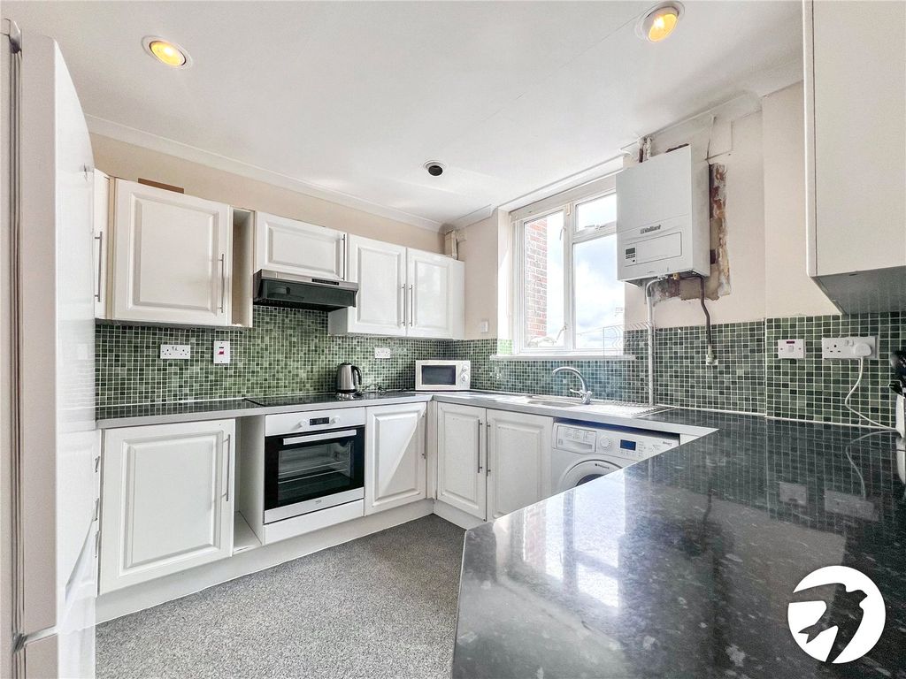 Property photo 3 of 10 Kitchen