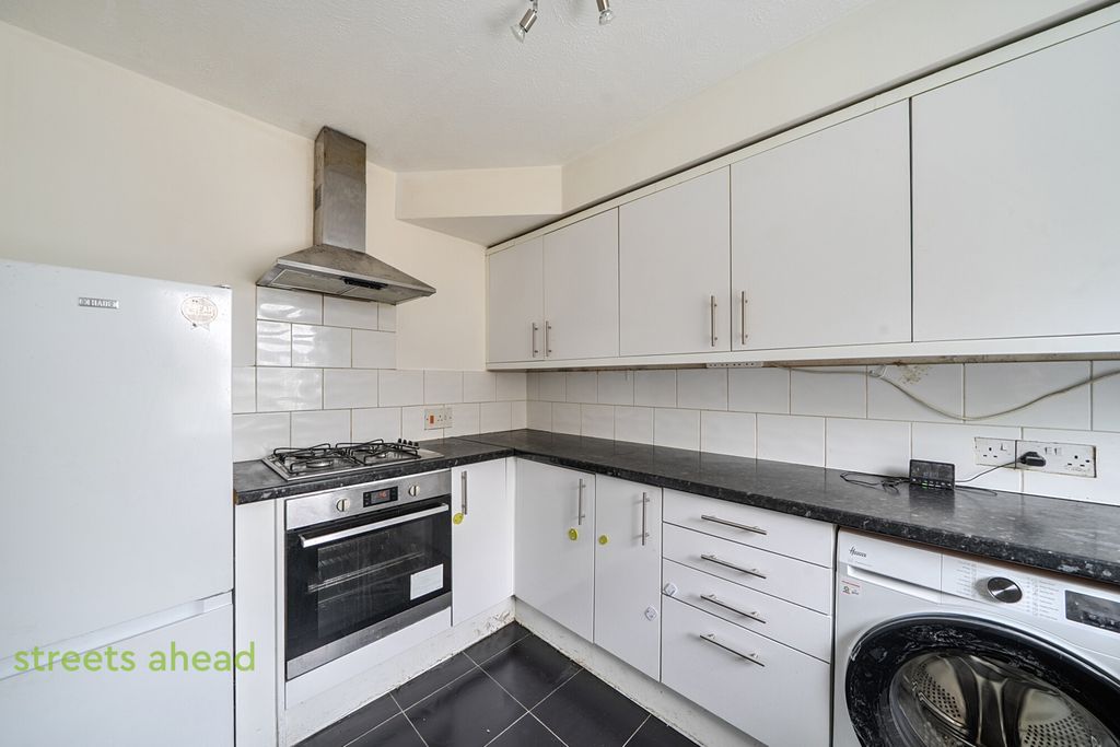 Property photo 1 of 11 2d891692-cd05-49B...