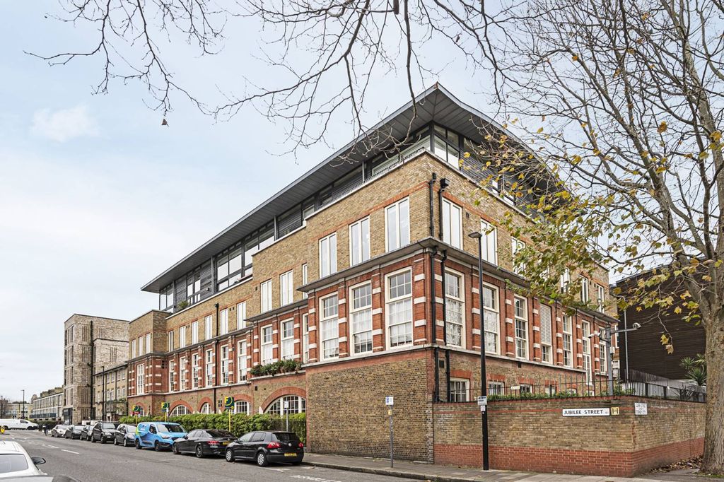 Property photo 1 of 21