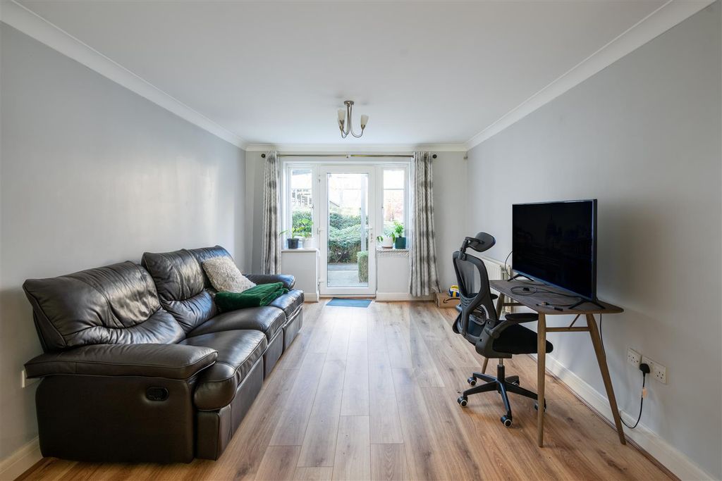 Property photo 2 of 11 5 The Quadrangle Internals-7.Jpg