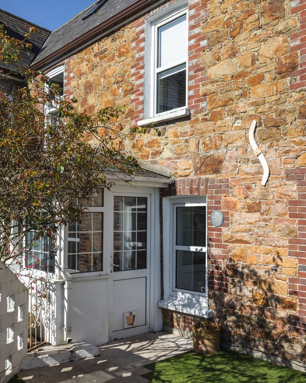 Property photo 2 of 20