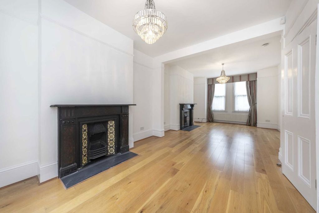 Property photo 2 of 8