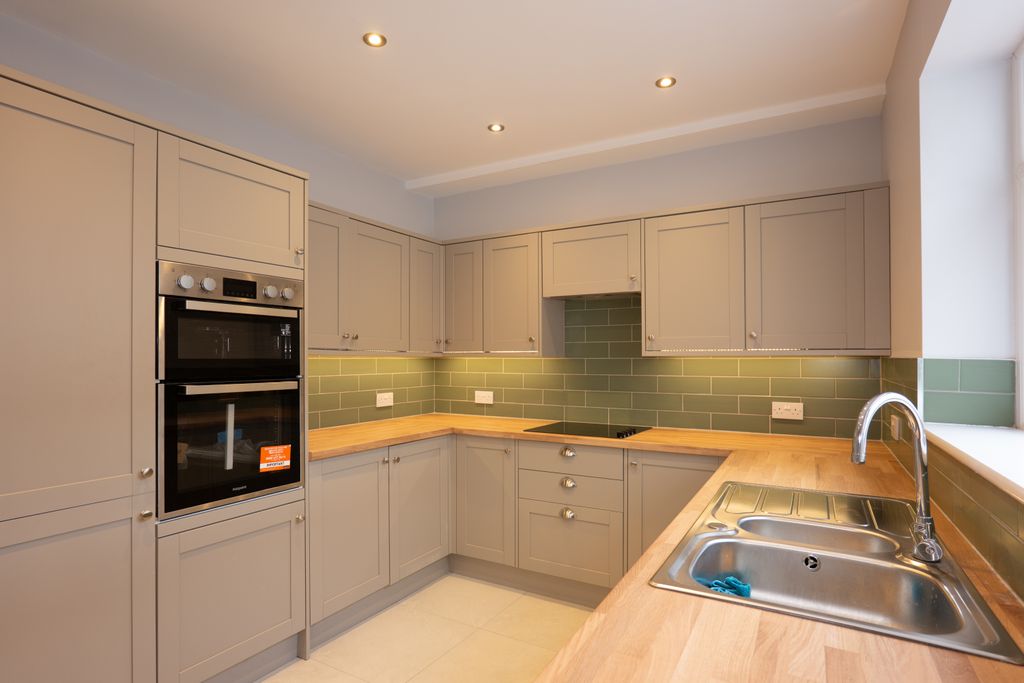 Property photo 1 of 30