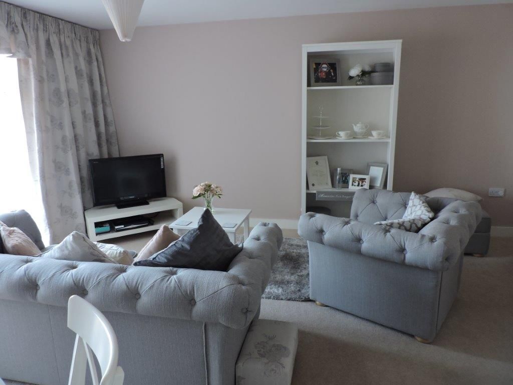 Property photo 3 of 14 Lounge