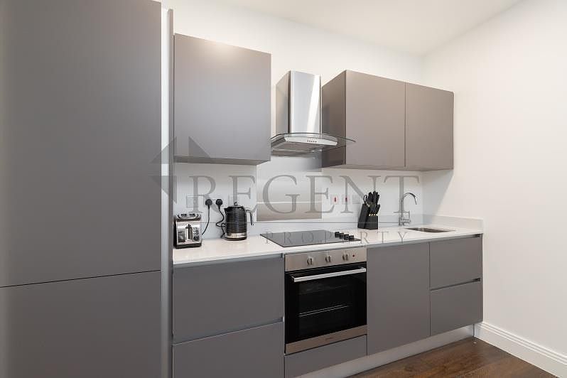 Property photo 3 of 10 Kitchen