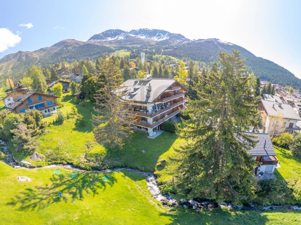 Property photo 1 of 12