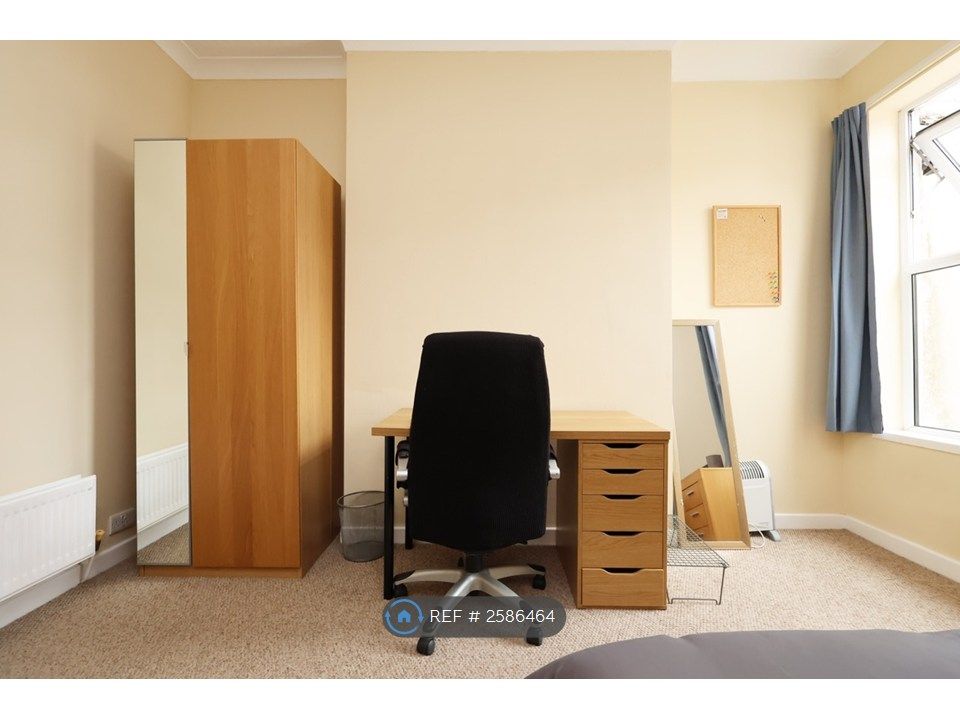 Property photo 3 of 35