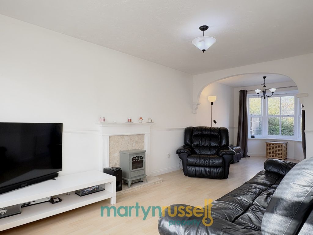 Property photo 2 of 15 4692515