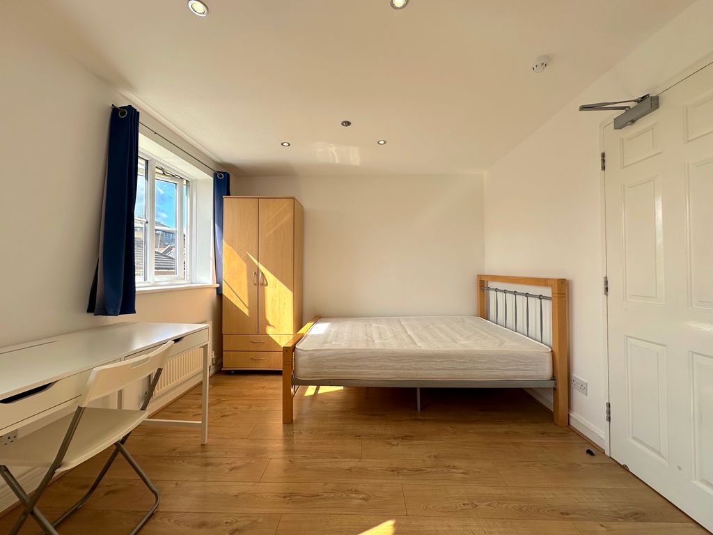 Property photo 2 of 25