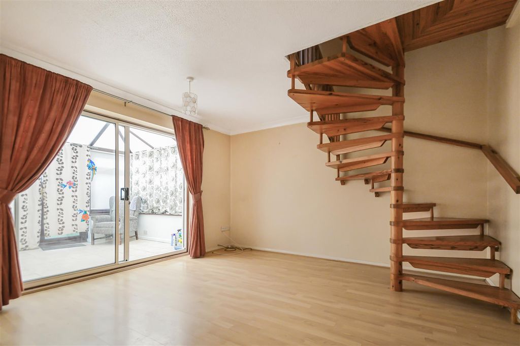 Property photo 3 of 12 10_77723.Jpg