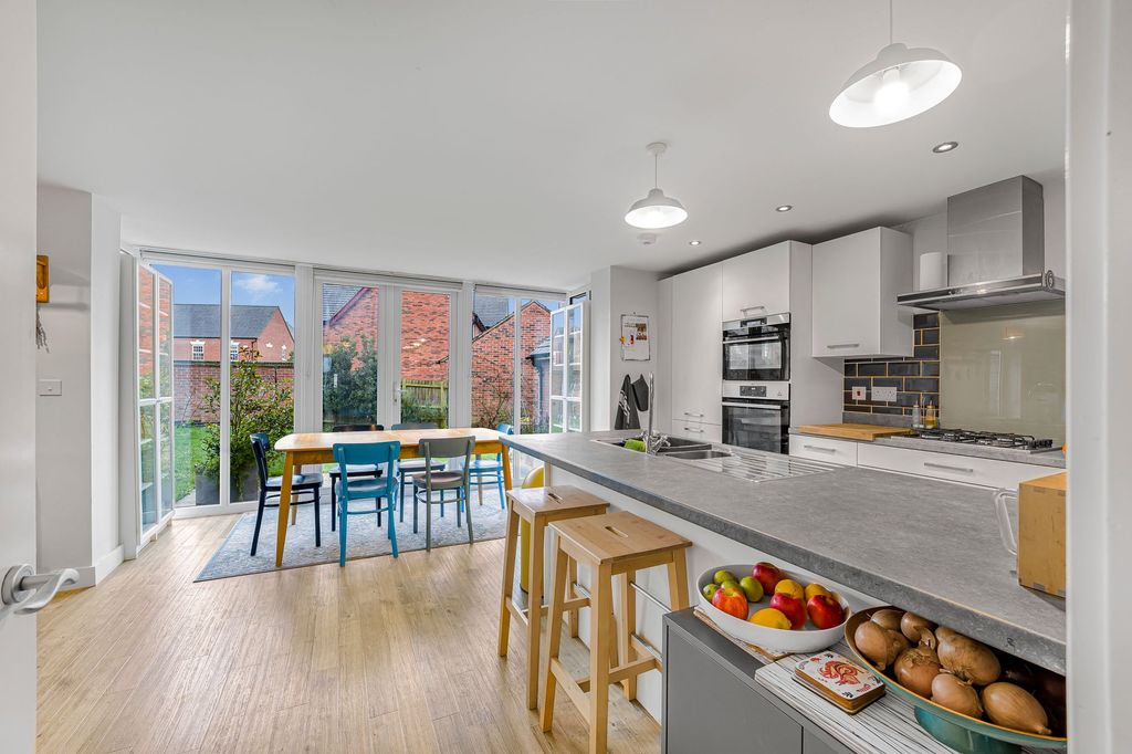 Property photo 3 of 24