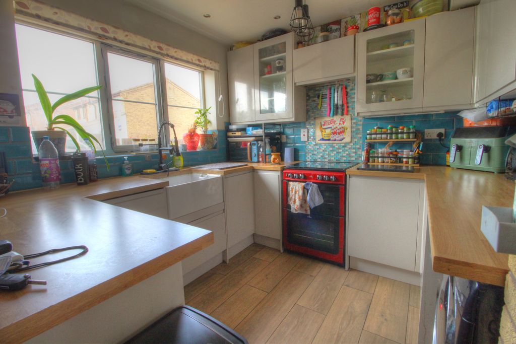 Property photo 2 of 8 Kitchen