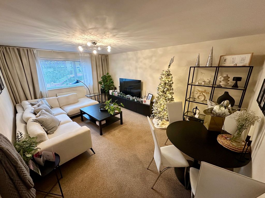 Property photo 3 of 6