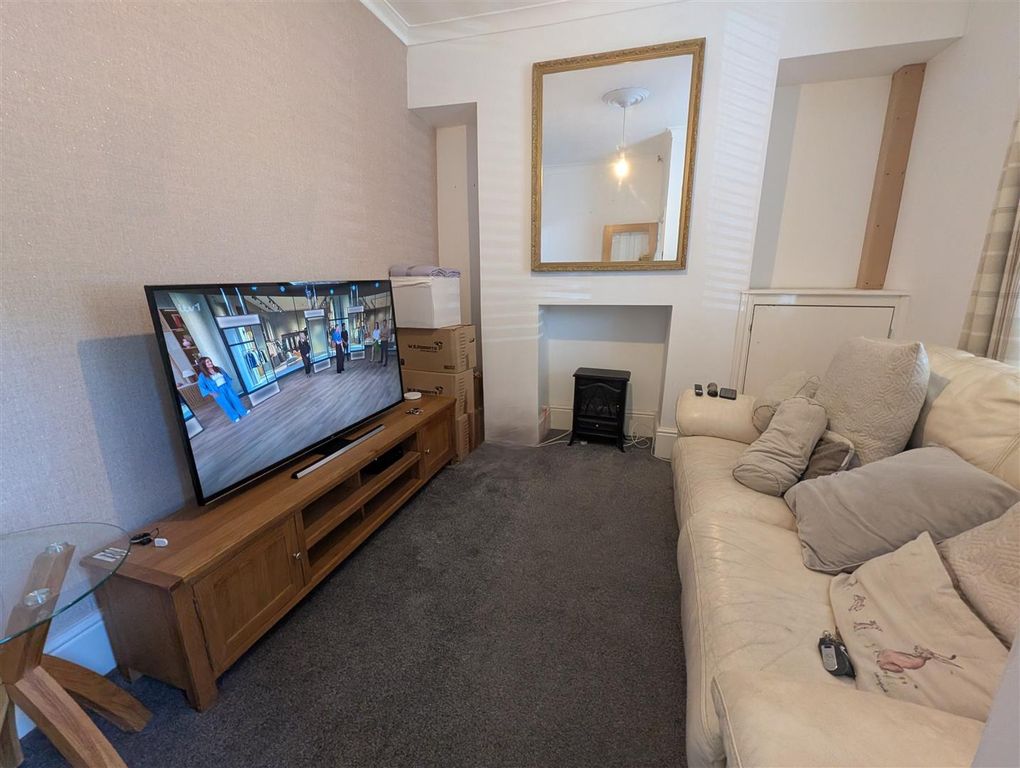 Property photo 2 of 13 Lounge
