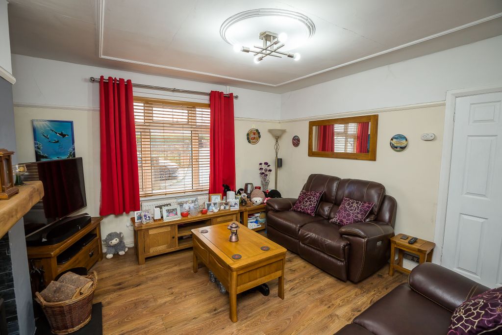 Property photo 3 of 14 Lounge