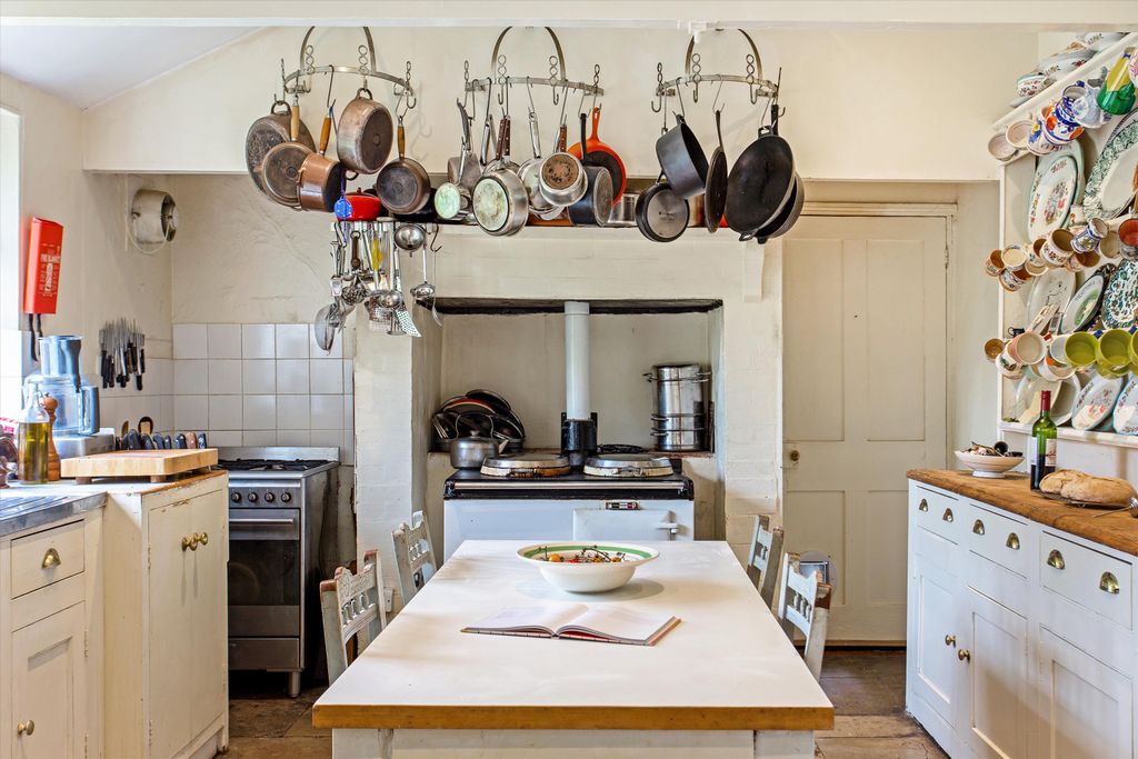 Property photo 3 of 22 Image