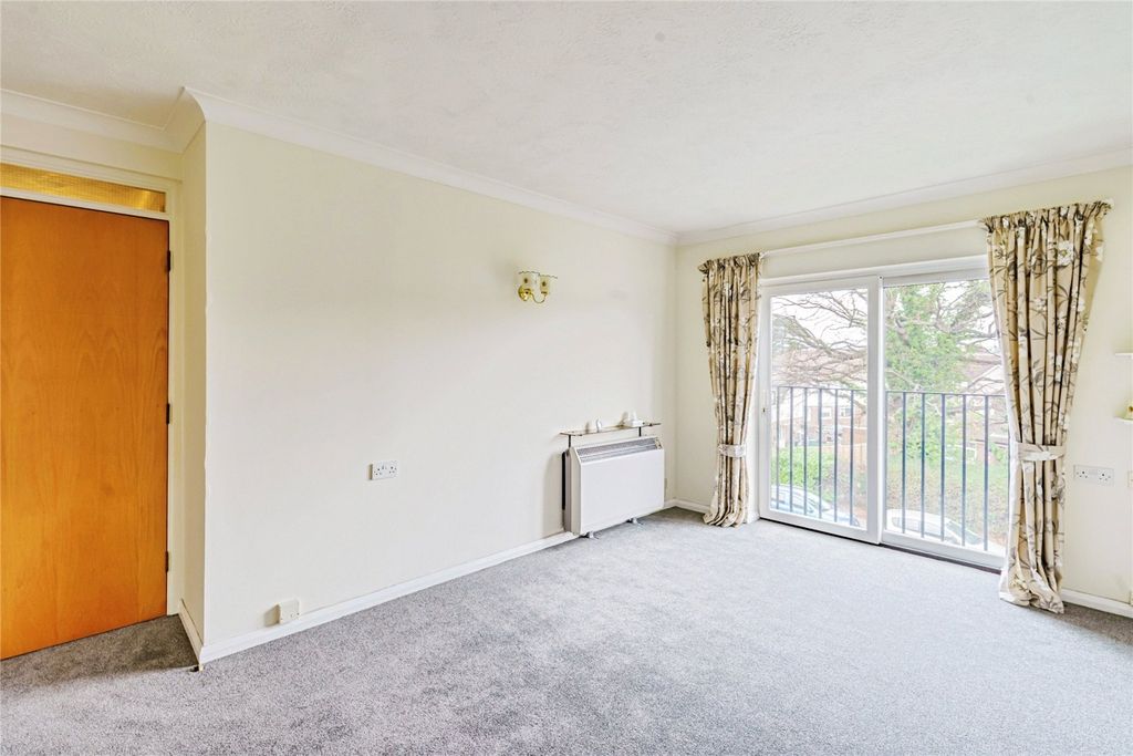 Property photo 2 of 14 Lounge