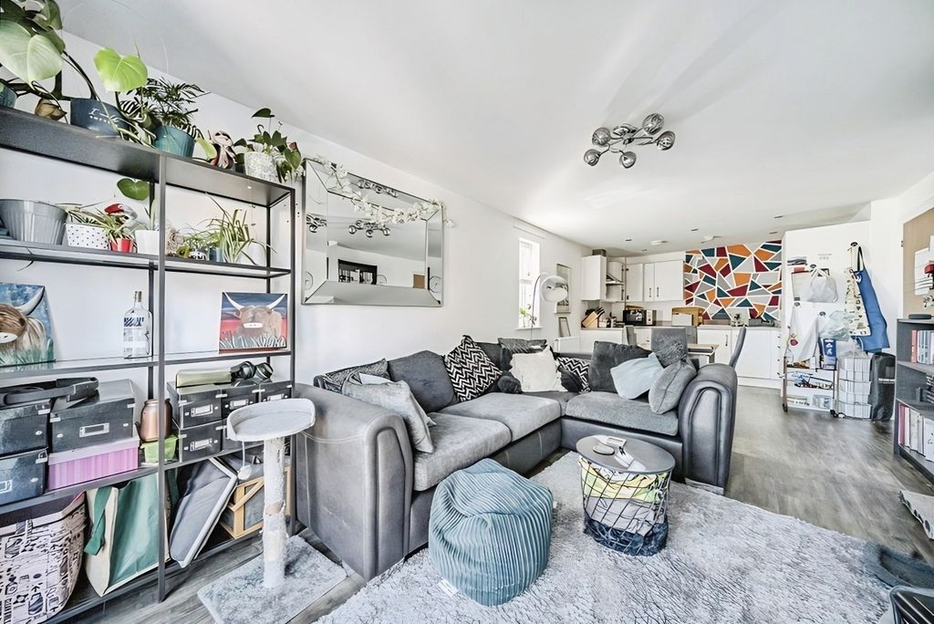 Property photo 3 of 12 Pbox-Img.Jpg