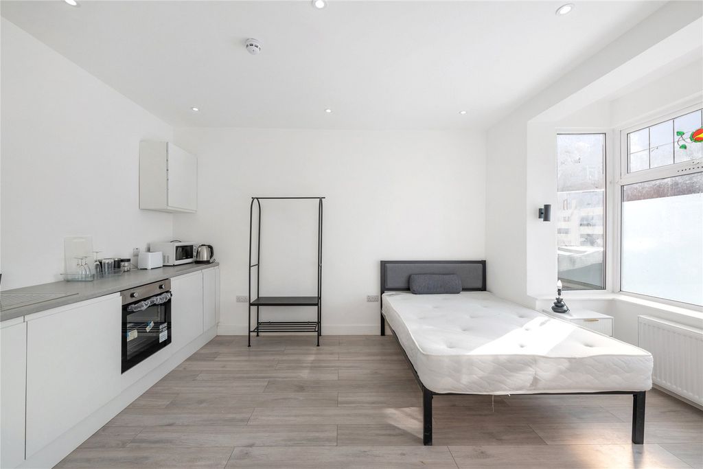 Property photo 3 of 20 Picture No. 05