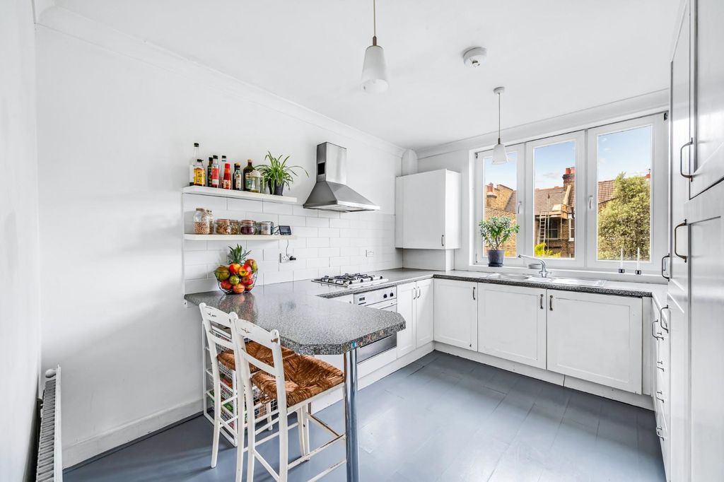 Property photo 2 of 12 4 Kinnear Road-5.Jpg