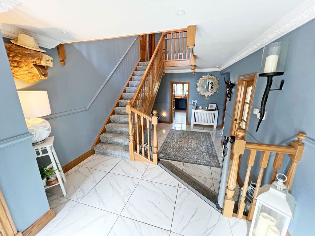 Property photo 2 of 34