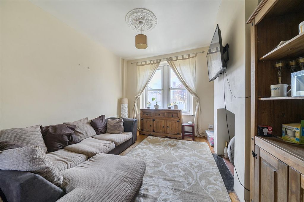 Property photo 2 of 18 Lounge Area