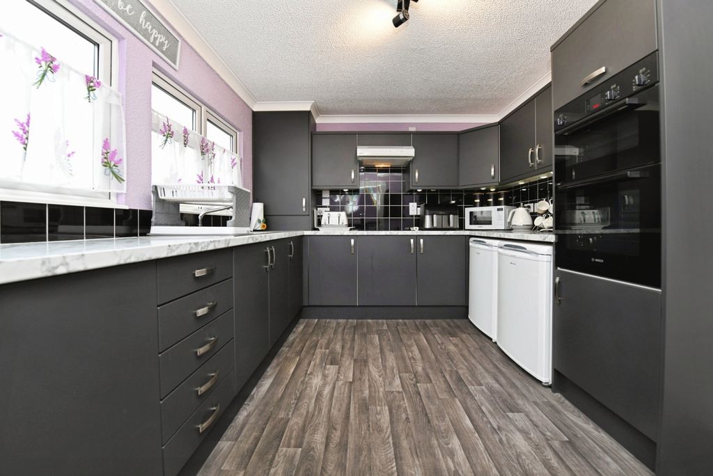 Property photo 2 of 18 Kitchen