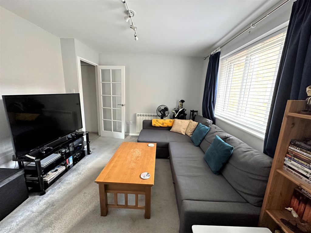 Property photo 3 of 6 Living Room