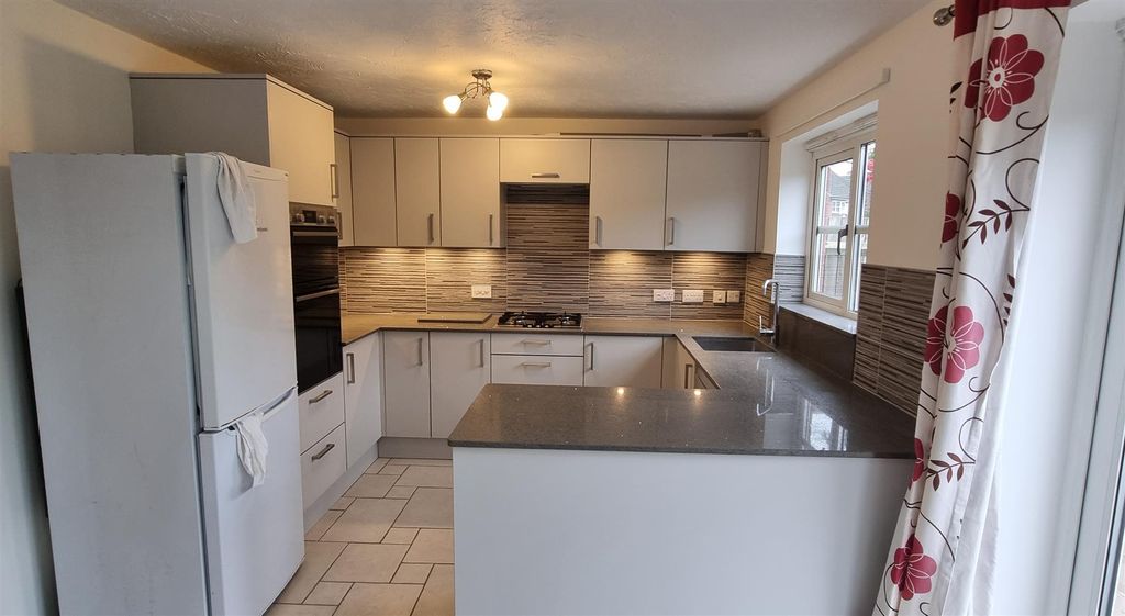 Property photo 2 of 21 Kitchen Diner
