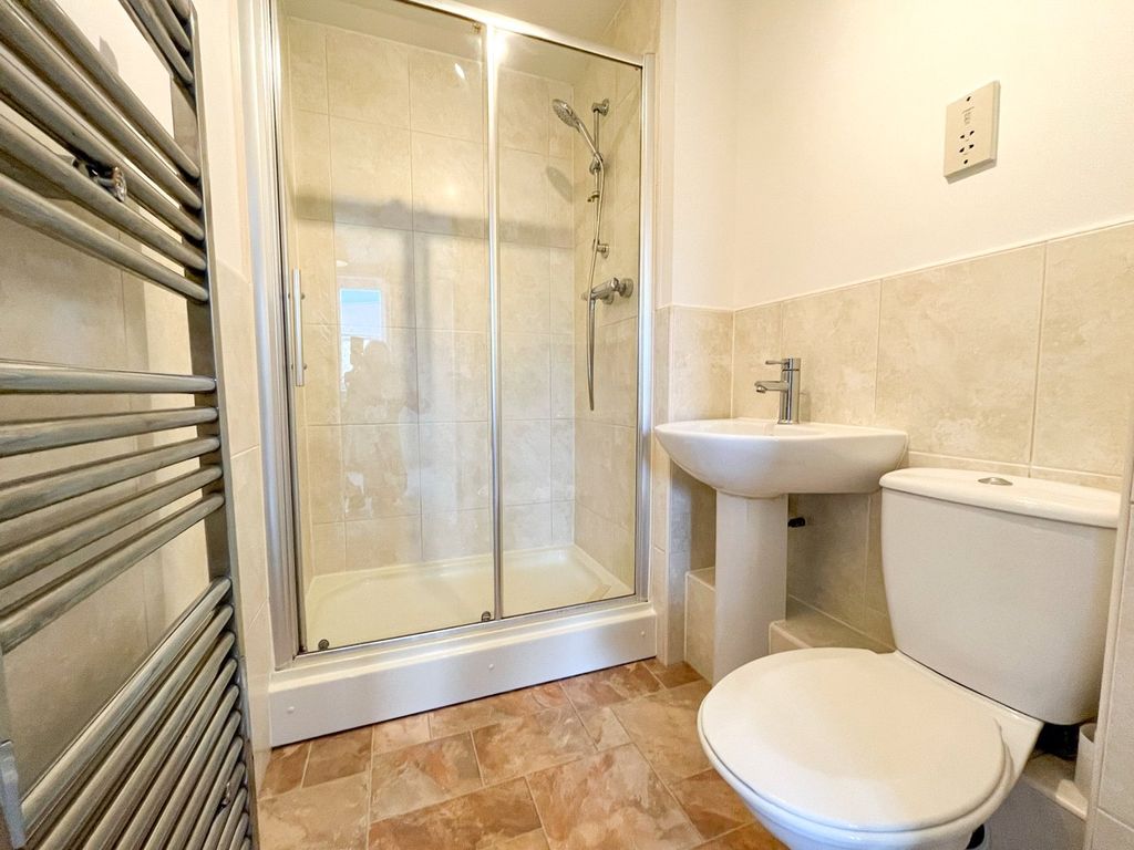 Property photo 3 of 13 Ensuite