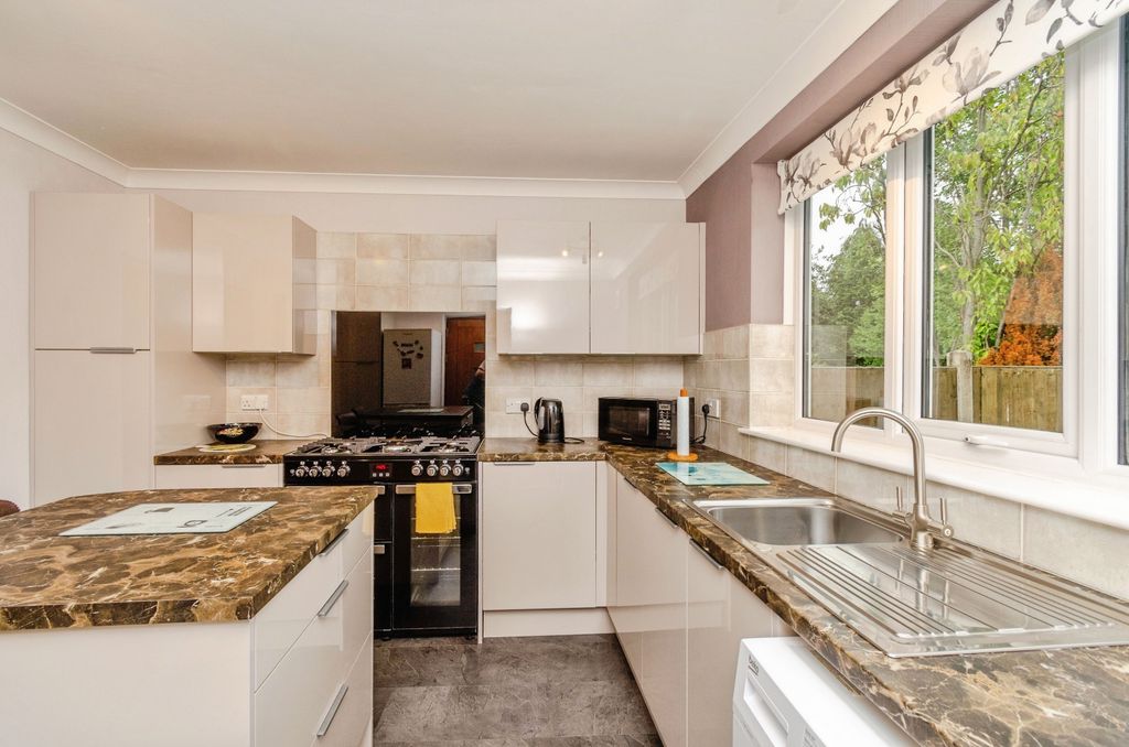 Property photo 2 of 20 Kitchen