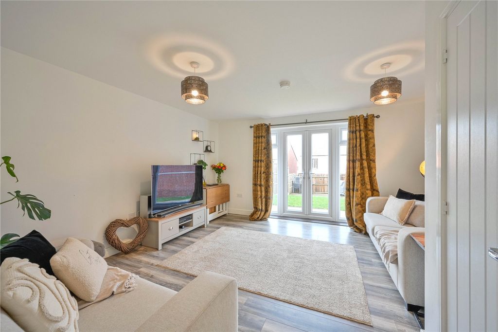 Property photo 3 of 23 Picture No. 05