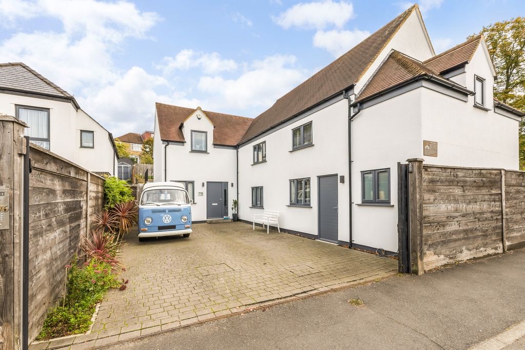 Property photo 3 of 25