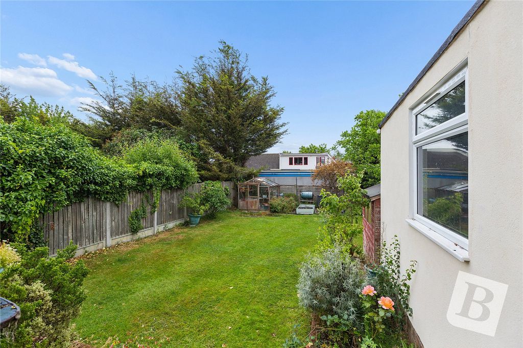 Property photo 3 of 11 Garden