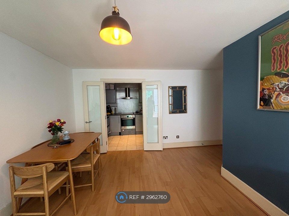 Property photo 3 of 11 Open-Plan Living And Dining Area