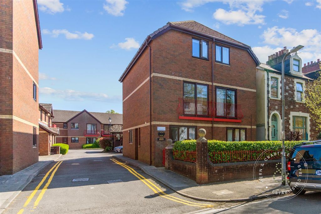 Property photo 1 of 16 Forest Court External.Jpg