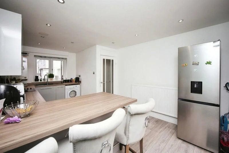 Property photo 2 of 5